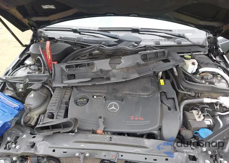 2013 Mercedes-Benz C 300 Luxury 4Matic z USA, uszkodzony, nr VIN WDDGF8AB1DR282958